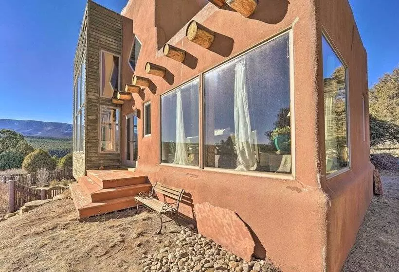 Peaceful New Mexico Retreat W/ Panoramic Mtn Views