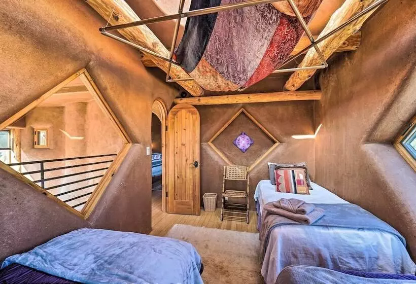 Peaceful New Mexico Retreat W/ Panoramic Mtn Views
