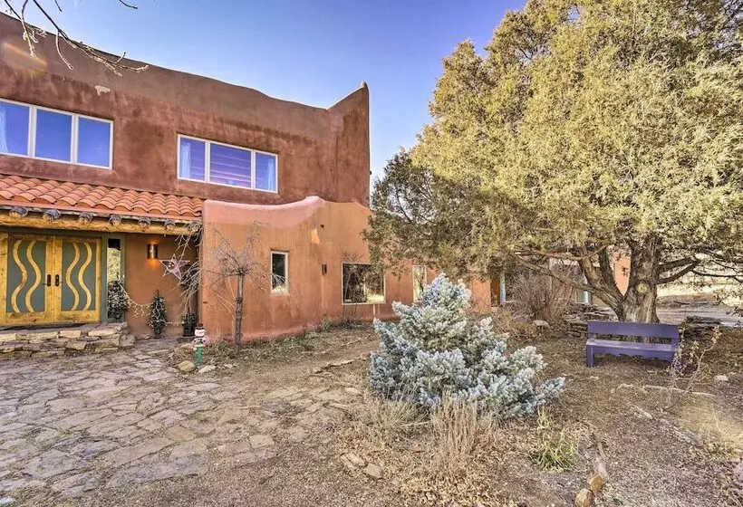 Peaceful New Mexico Retreat W/ Panoramic Mtn Views