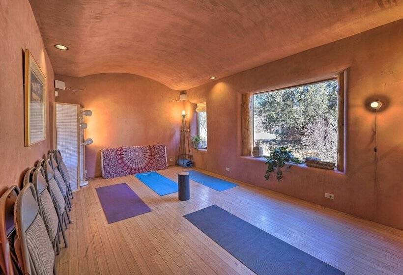 Peaceful New Mexico Retreat W/ Panoramic Mtn Views