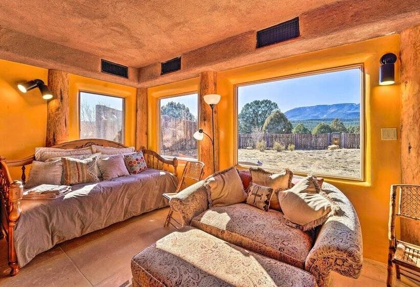 Peaceful New Mexico Retreat W/ Panoramic Mtn Views