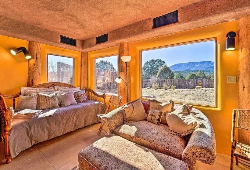 Peaceful New Mexico Retreat W/ Panoramic Mtn Views