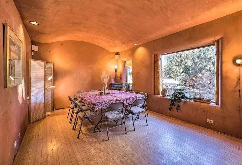 Peaceful New Mexico Retreat W/ Panoramic Mtn Views
