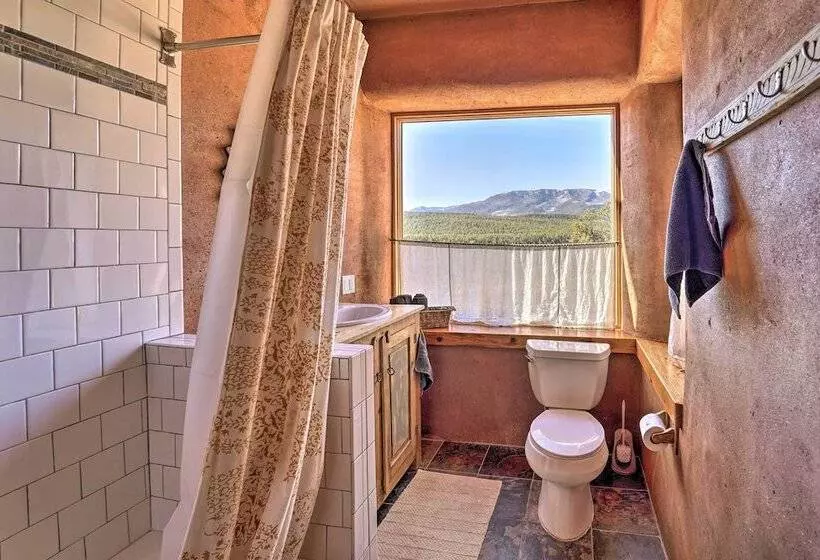Peaceful New Mexico Retreat W/ Panoramic Mtn Views