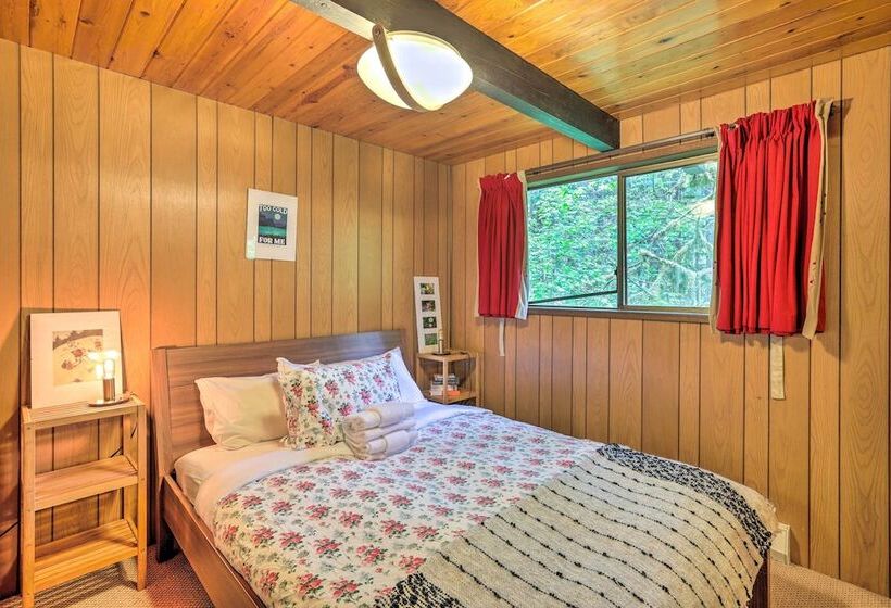 Peaceful Wooded Cabin By Mt. Baker Ski Area!