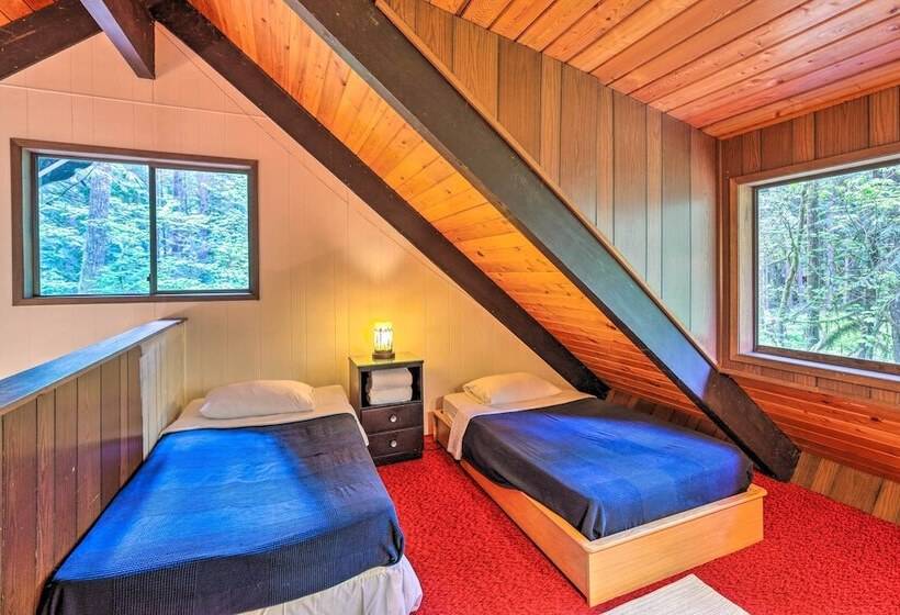 Peaceful Wooded Cabin By Mt. Baker Ski Area!