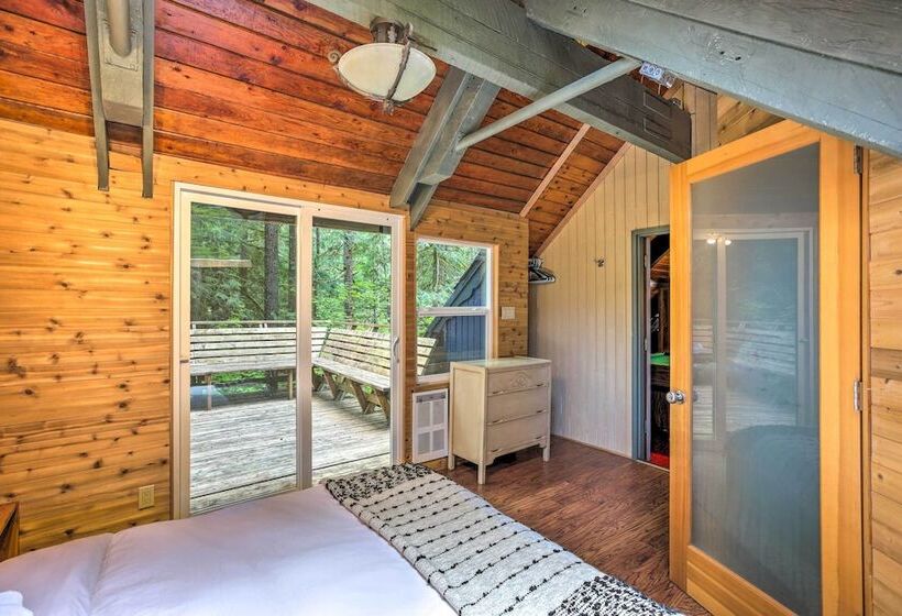 Peaceful Wooded Cabin By Mt. Baker Ski Area!
