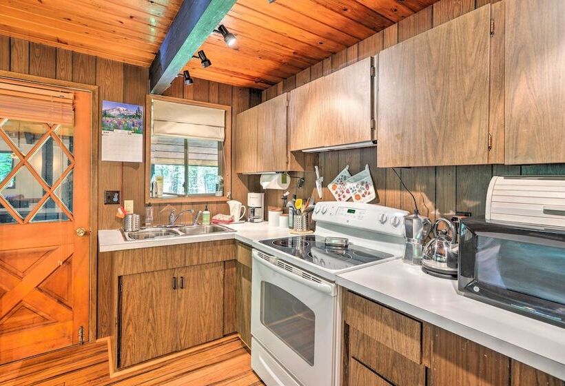 Peaceful Wooded Cabin By Mt. Baker Ski Area!