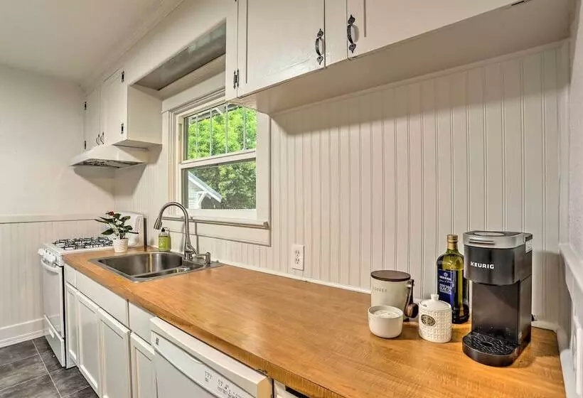 Pet Friendly Baker City Escape W/ Private Yard!