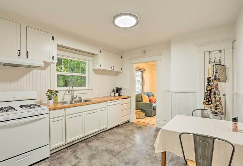 Pet Friendly Baker City Escape W/ Private Yard!