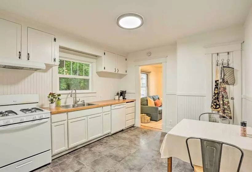 Pet Friendly Baker City Escape W/ Private Yard!