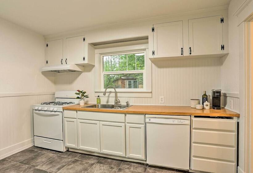 Pet Friendly Baker City Escape W/ Private Yard!