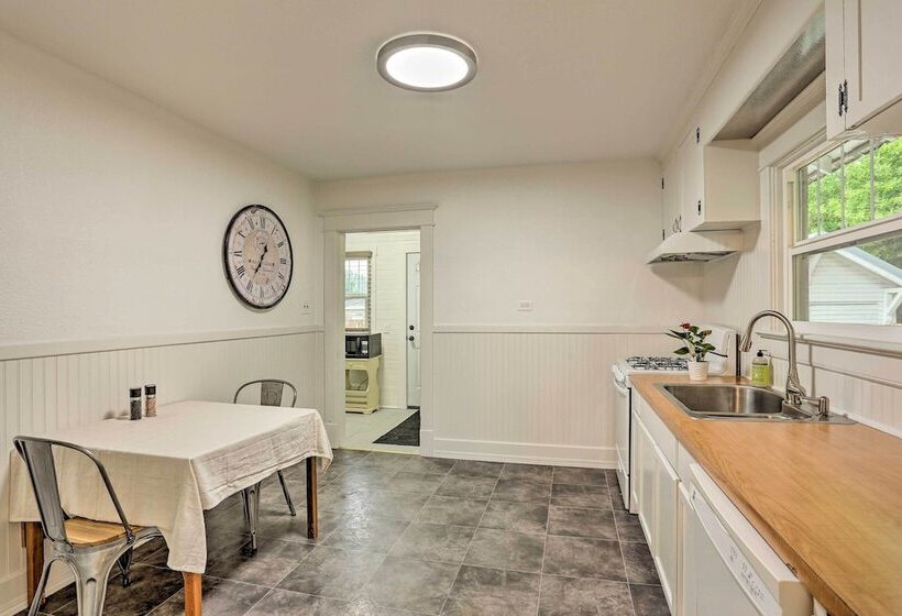 Pet Friendly Baker City Escape W/ Private Yard!