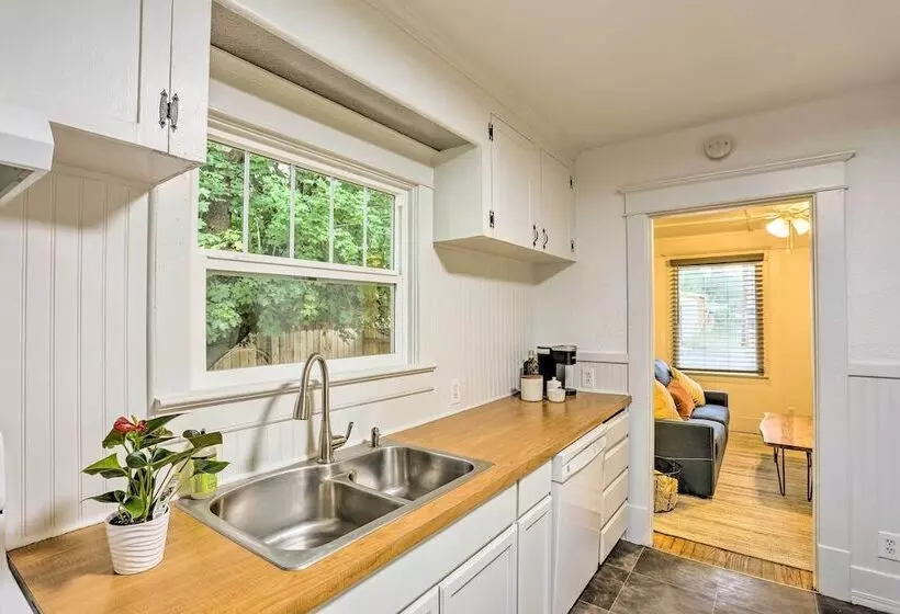 Pet Friendly Baker City Escape W/ Private Yard!