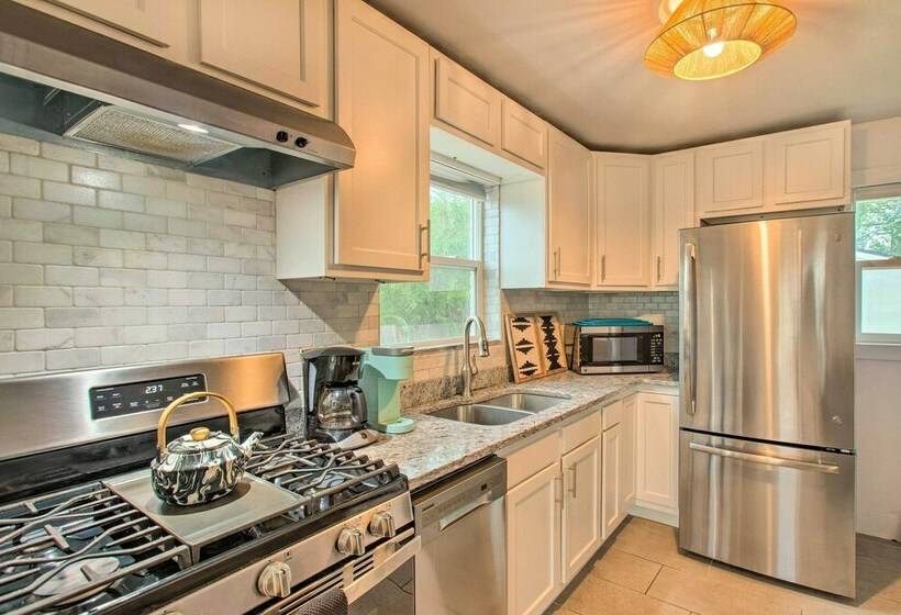 Petfriendly Home W/ Yard ~ 6 Mi To Denver!