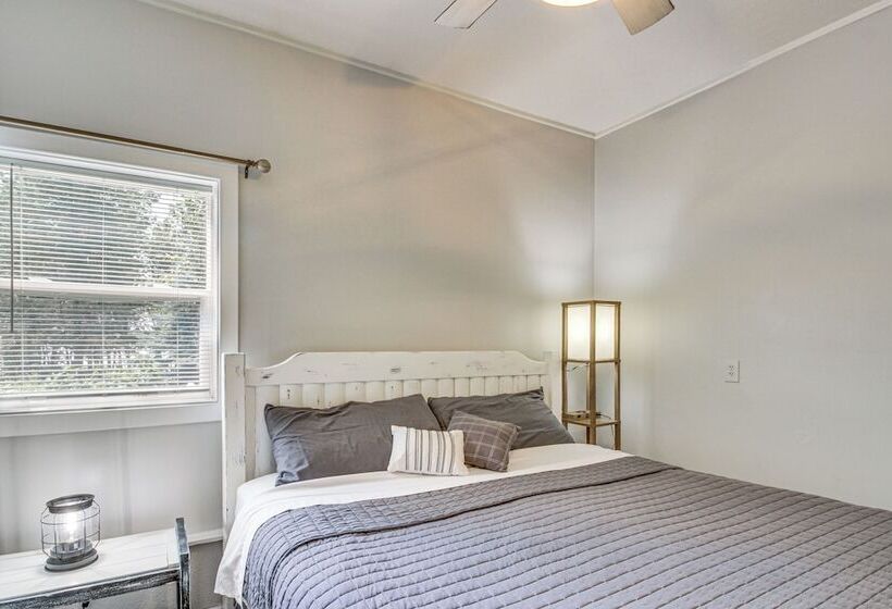 Quiet Lakefront Grand Rapids Cabin On 5 Acres