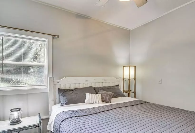 Quiet Lakefront Grand Rapids Cabin On 5 Acres