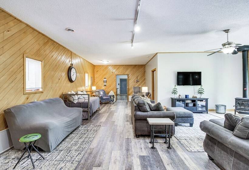 Quiet Lakefront Grand Rapids Cabin On 5 Acres