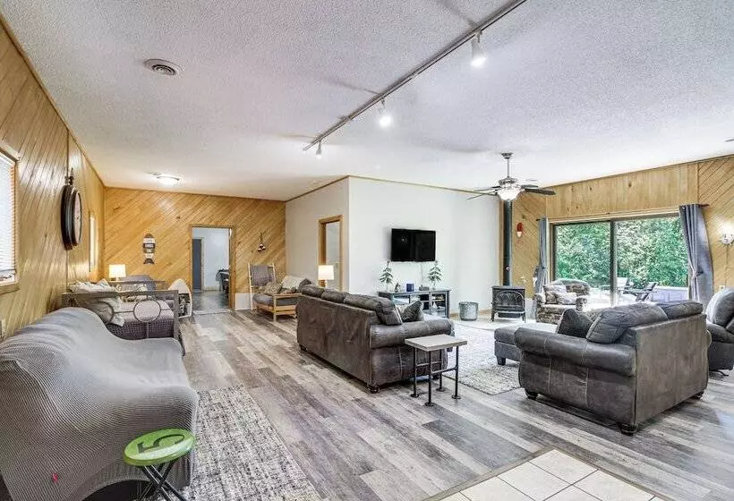 Quiet Lakefront Grand Rapids Cabin On 5 Acres