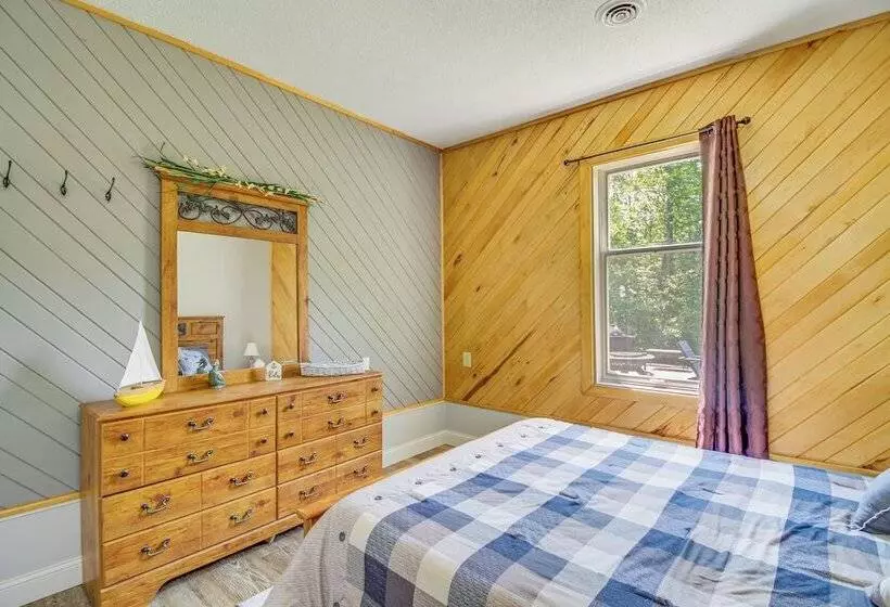 Quiet Lakefront Grand Rapids Cabin On 5 Acres