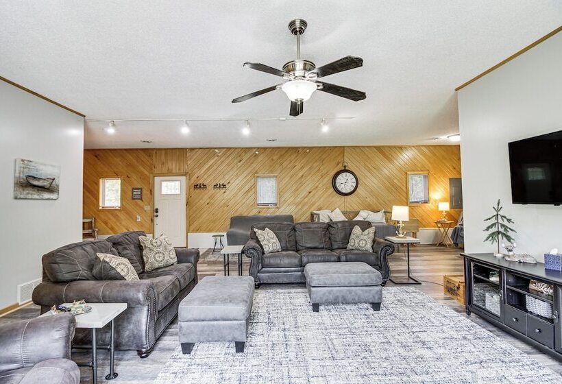 Quiet Lakefront Grand Rapids Cabin On 5 Acres