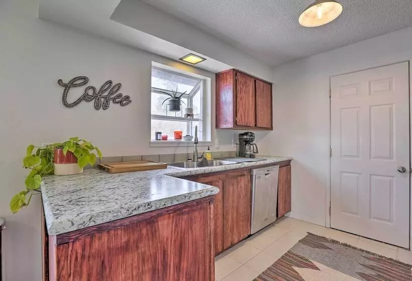 Relaxing Redmond Retreat: Golf, Hike & Ski!