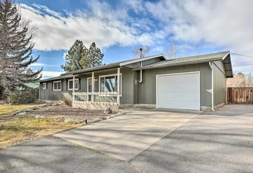 Relaxing Redmond Retreat: Golf, Hike & Ski!