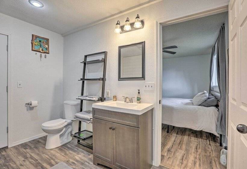 Relaxing Redmond Retreat: Golf, Hike & Ski!