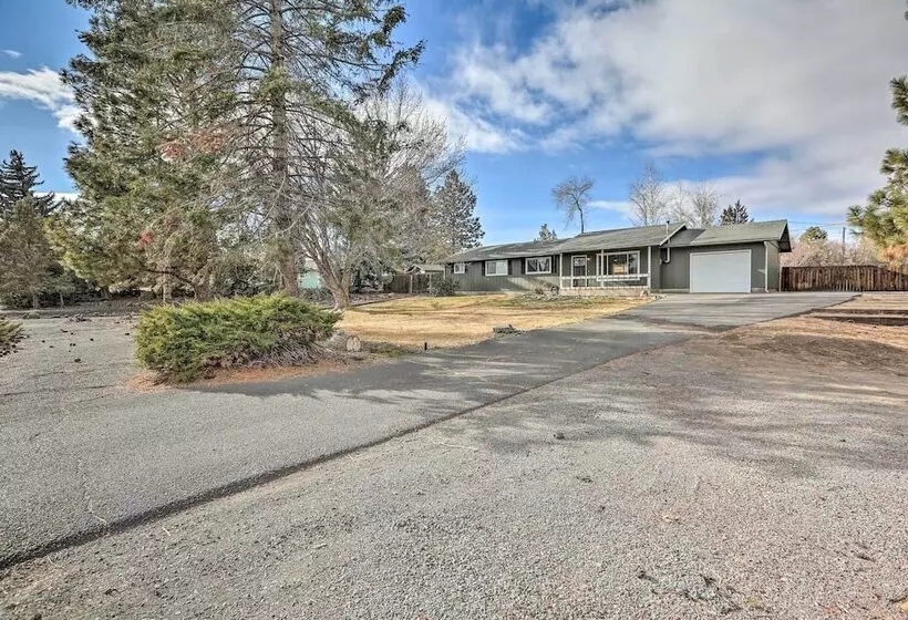 Relaxing Redmond Retreat: Golf, Hike & Ski!