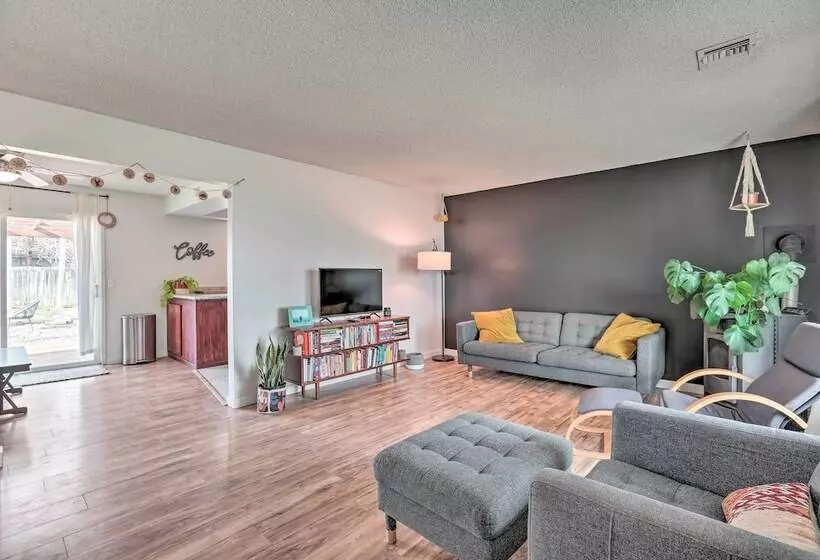 Relaxing Redmond Retreat: Golf, Hike & Ski!