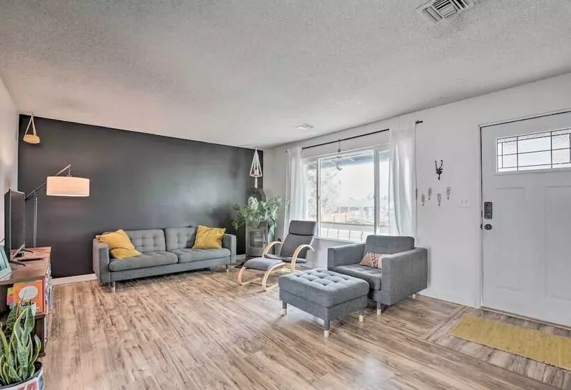 Relaxing Redmond Retreat: Golf, Hike & Ski!