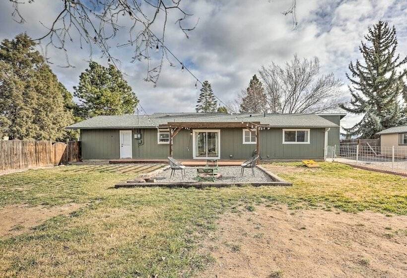 Relaxing Redmond Retreat: Golf, Hike & Ski!