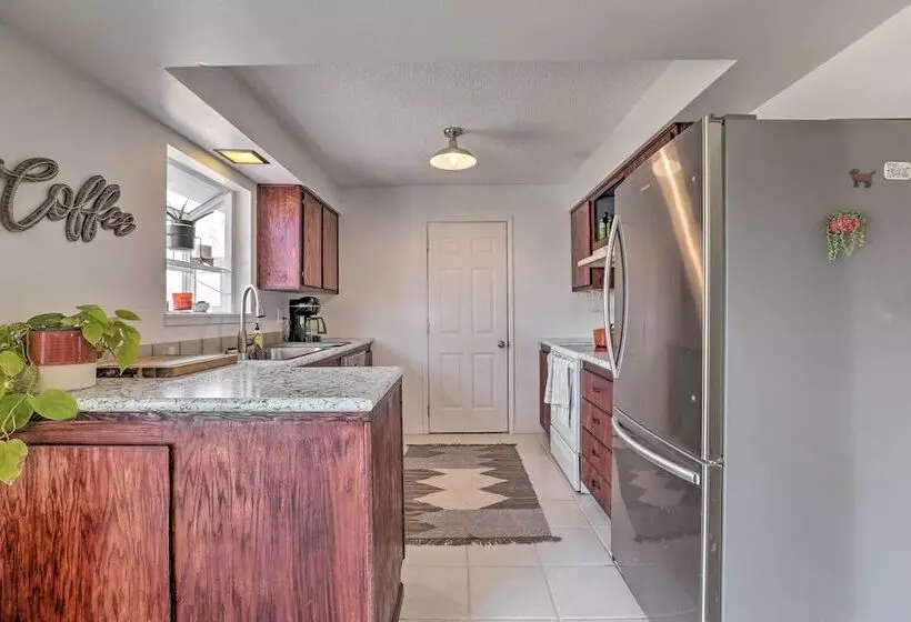 Relaxing Redmond Retreat: Golf, Hike & Ski!