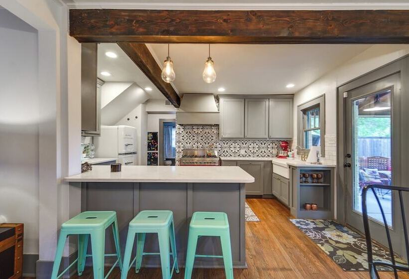 Renovated Lubbock Home   Walk To Texas Tech!