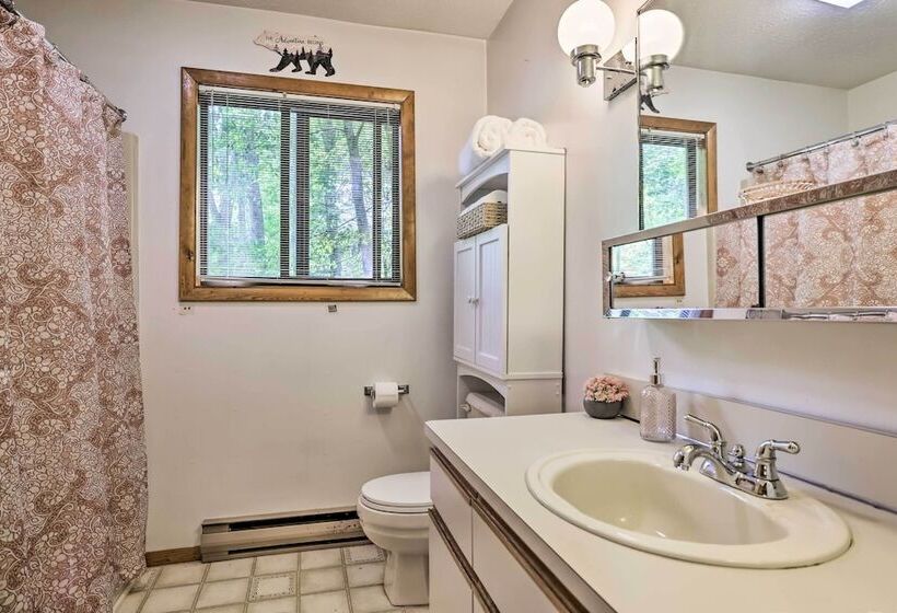 Resting Bear Chalet W/ Community Amenities!