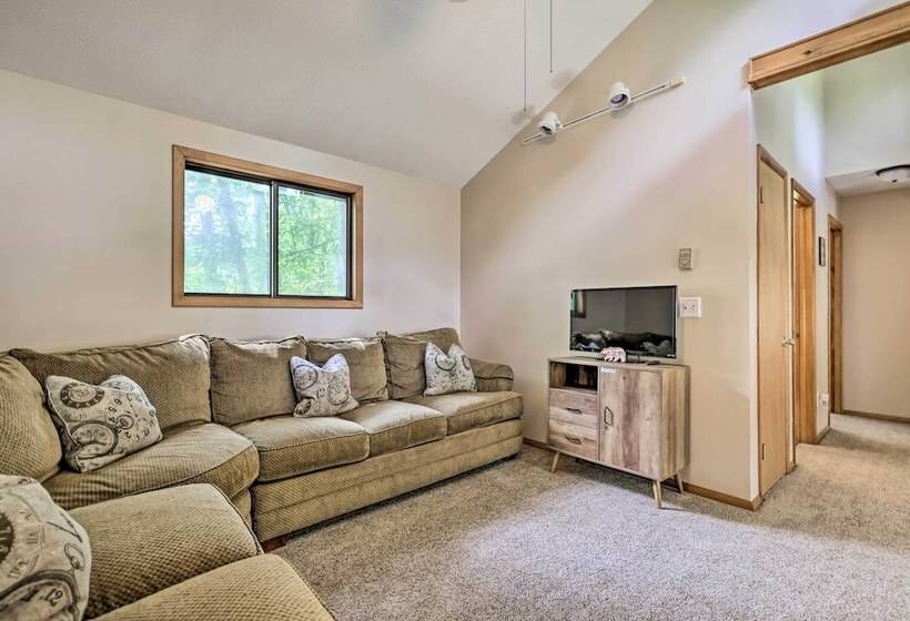 Resting Bear Chalet W/ Community Amenities!