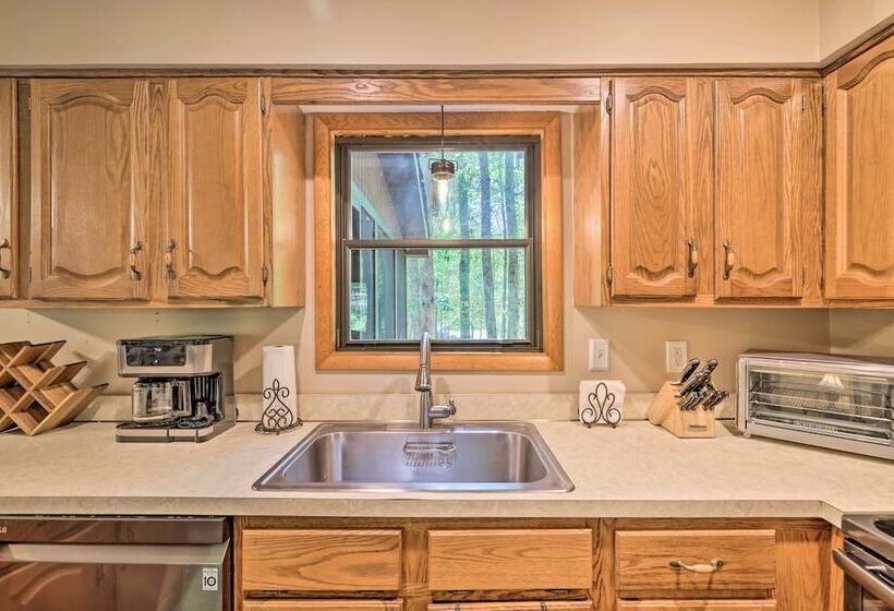 Resting Bear Chalet W/ Community Amenities!