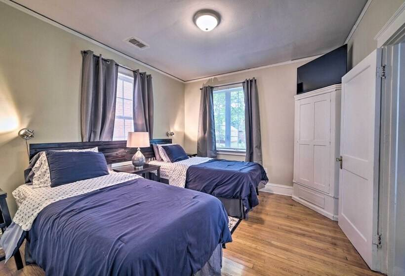 Centrally Located Richmond Home W/ Yard + Patio