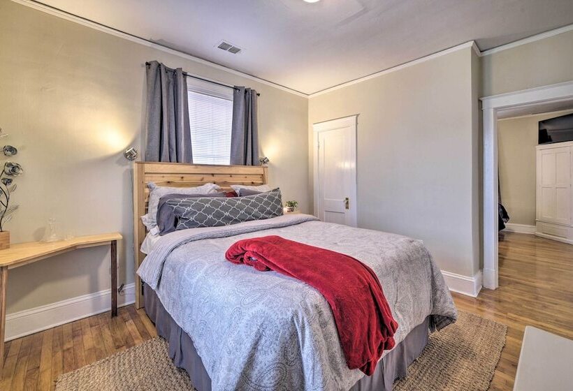 Centrally Located Richmond Home W/ Yard + Patio