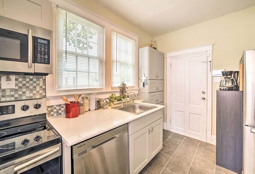 Centrally Located Richmond Home W/ Yard + Patio