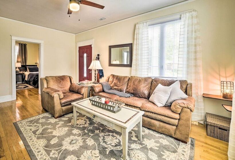 Centrally Located Richmond Home W/ Yard + Patio