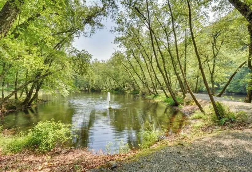 Riverfront Hayesville Retreat: Fishing & Kayaking!