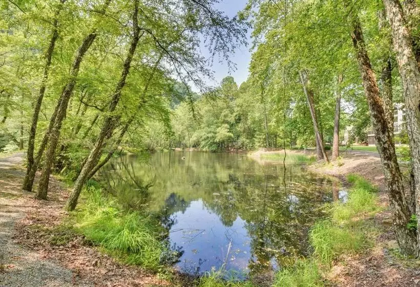 Riverfront Hayesville Retreat: Fishing & Kayaking!