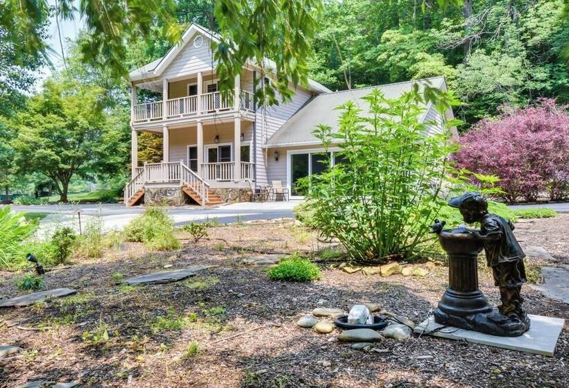 Riverfront Hayesville Retreat: Fishing & Kayaking!