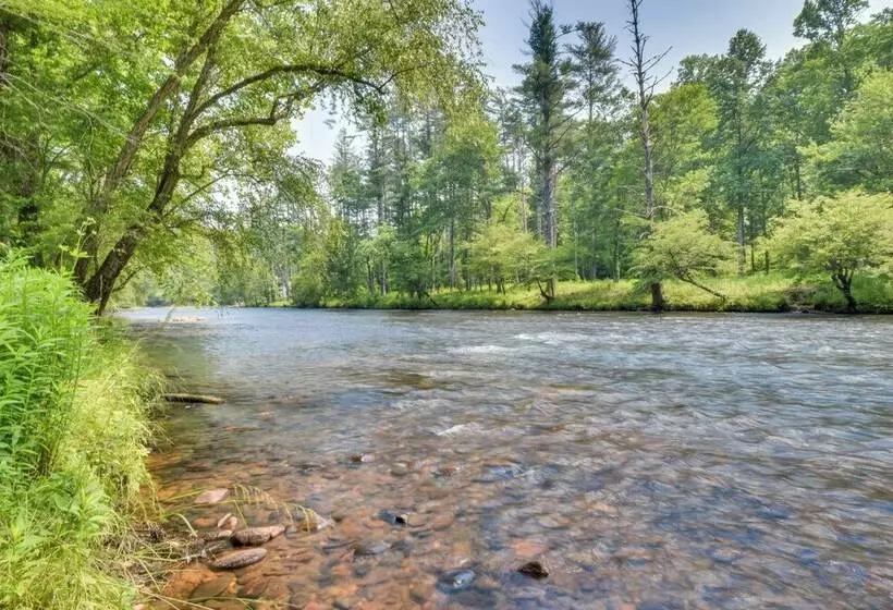 Riverfront Hayesville Retreat: Fishing & Kayaking!