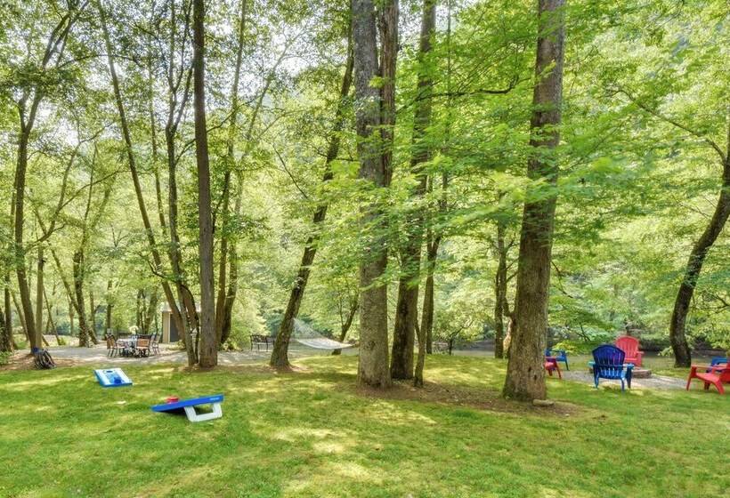 Riverfront Hayesville Retreat: Fishing & Kayaking!