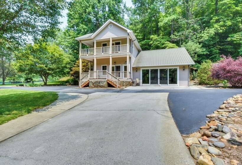 Riverfront Hayesville Retreat: Fishing & Kayaking!