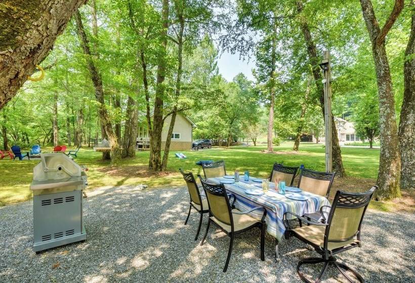 Riverfront Hayesville Retreat: Fishing & Kayaking!