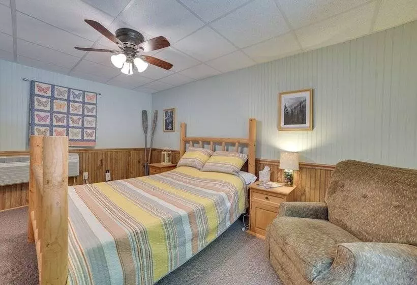 Rose City Cabin W/ Fire Pit & Lake Access