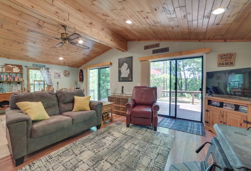 Rose City Cabin W/ Fire Pit & Lake Access